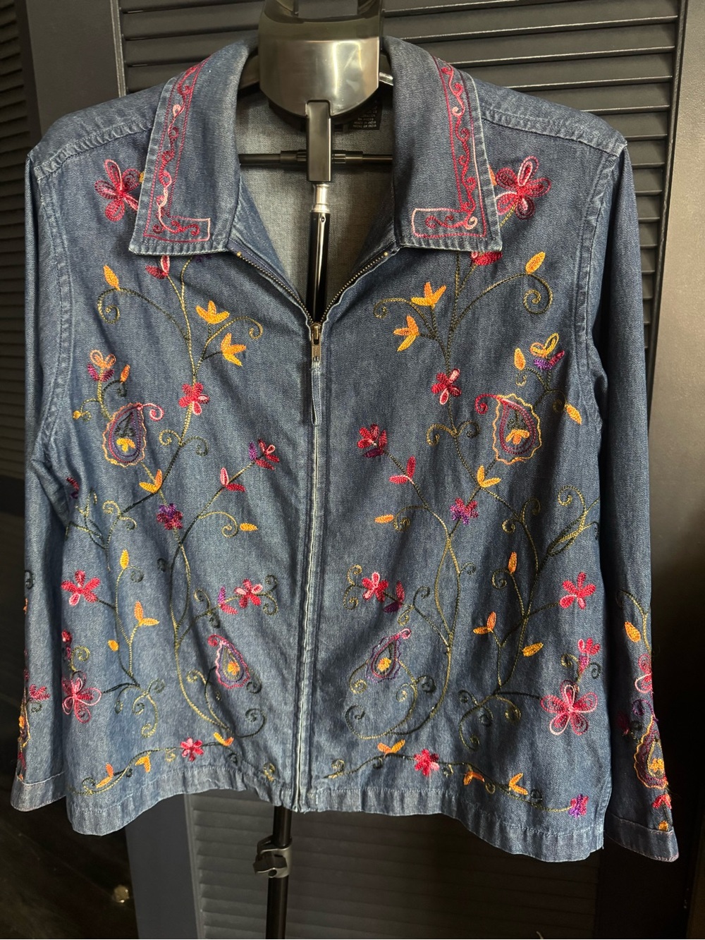 ERIKA Embroidered Floral Denim Zip Jacket Size L